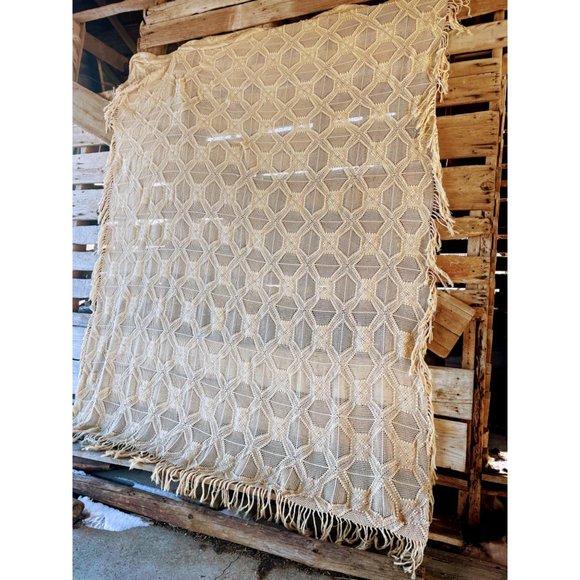 Antique/Vintage Cotton crochet Thread Bedspread with Fringe 108x82" - Picture 6 of 13